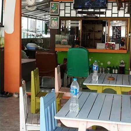 Oyo 586 I Hostel Phuket Екстериор снимка