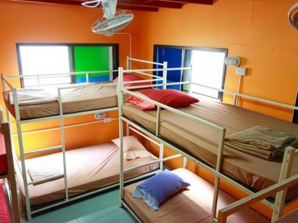 Oyo 586 I Hostel Phuket Екстериор снимка