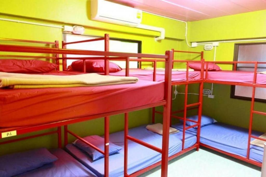 Oyo 586 I Hostel Phuket Екстериор снимка