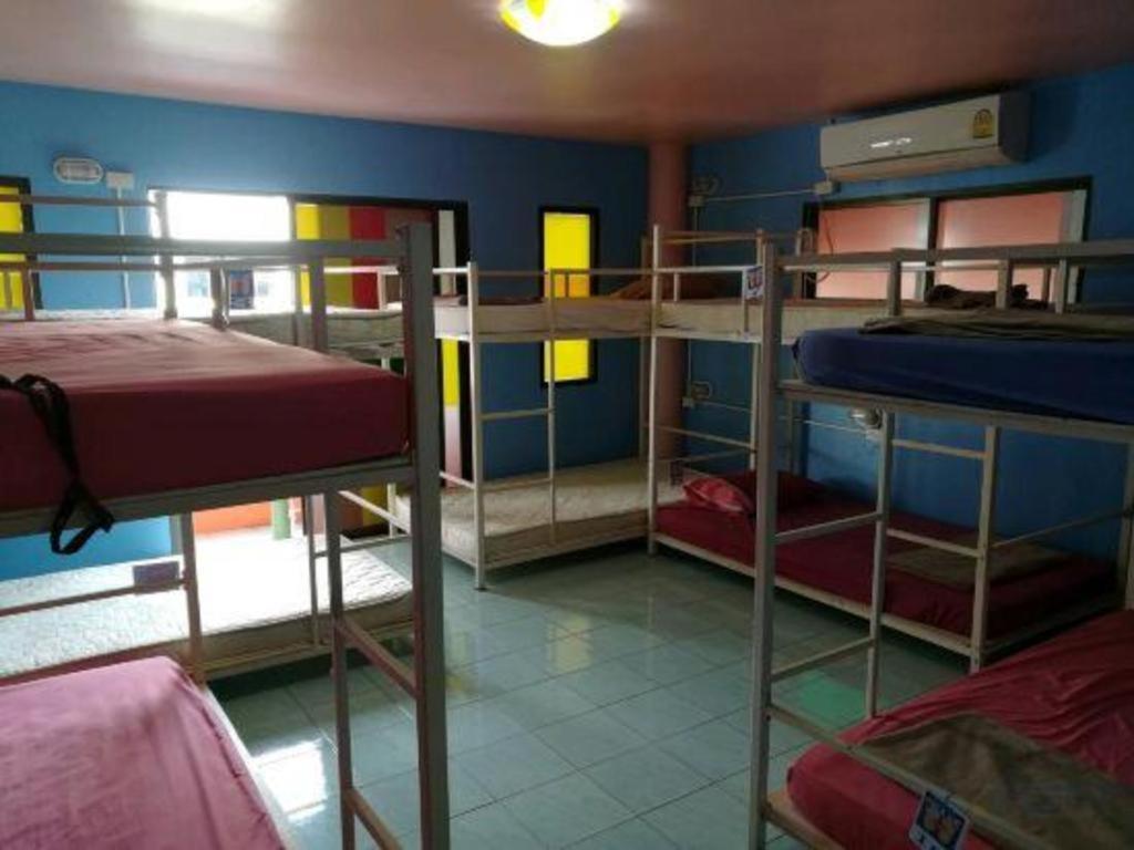 Oyo 586 I Hostel Phuket Екстериор снимка