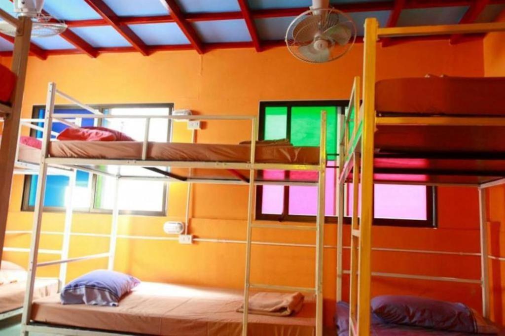 Oyo 586 I Hostel Phuket Екстериор снимка