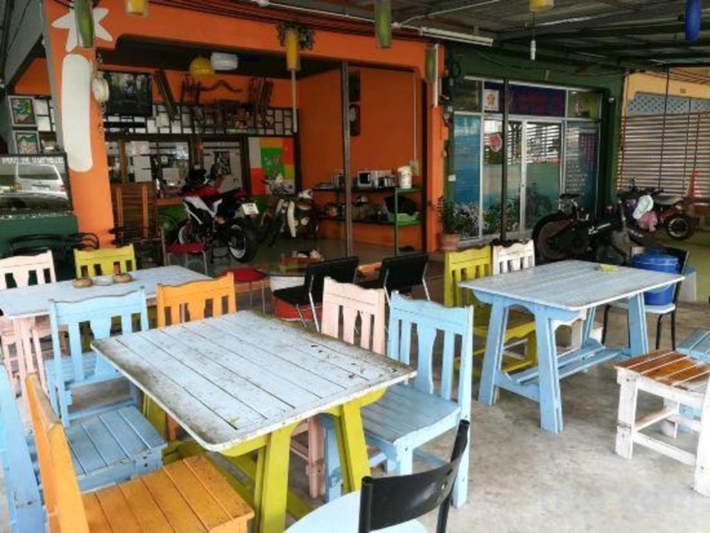 Oyo 586 I Hostel Phuket Екстериор снимка